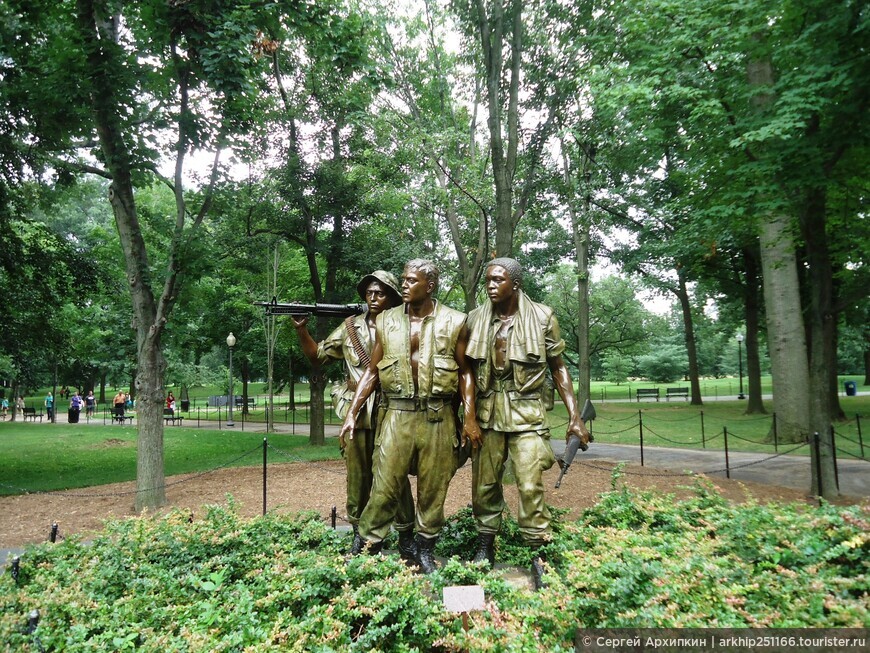 Мемориал ветеранам Вьетнама в Вашингтоне, которые совсем не герои.
