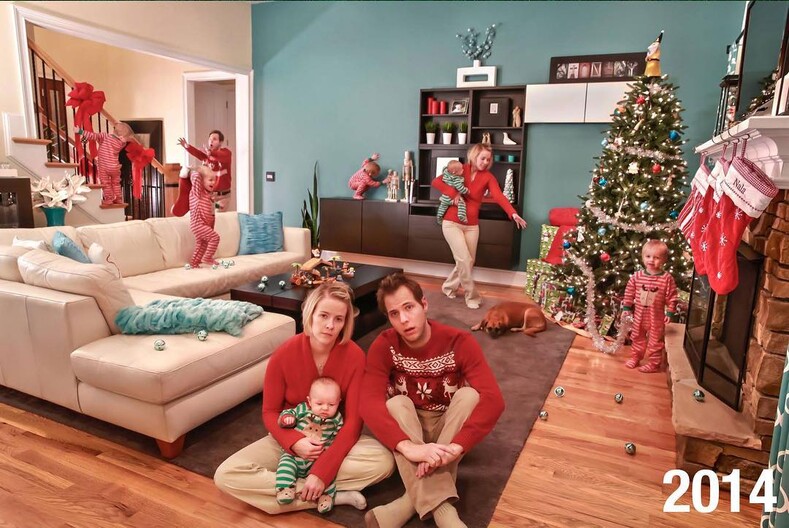 Самые честные рождественские фото, сделанные молодой семьей с тремя детьми