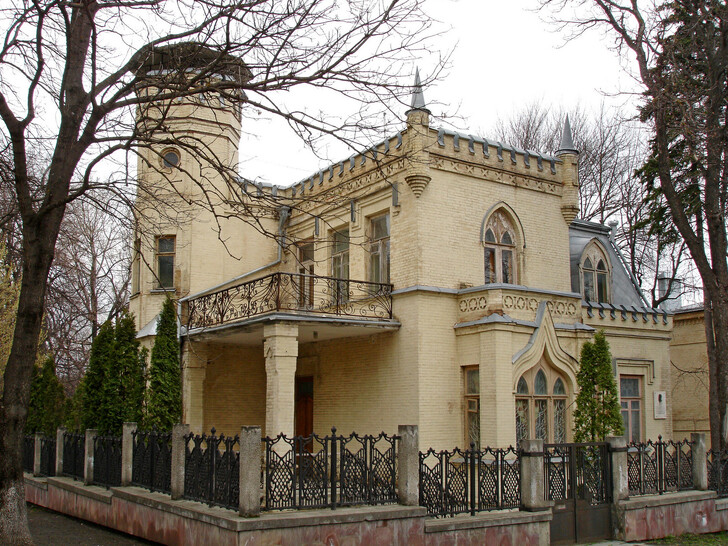 Дача «Замок», где жил известный врач-хирург В.И. Разумовский