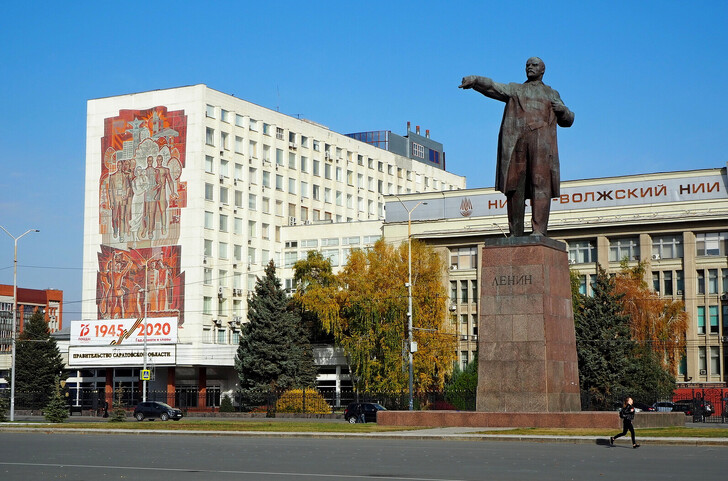 Памятник В.И. Ленину на Театральной площади
