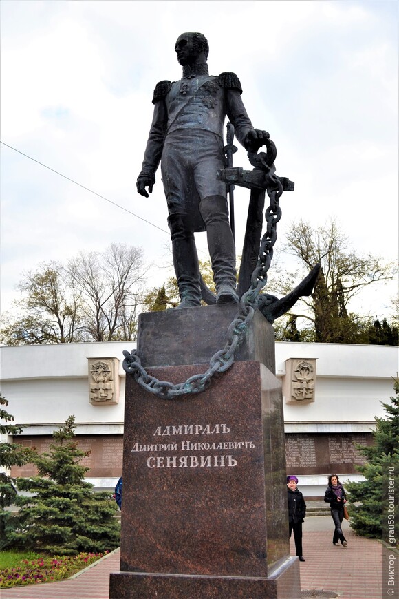 Памятник русскому адмиралу, громившему французов и турок в Средиземном море