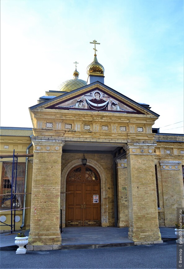 Покровский храм Железноводска, переделанный из Новых минеральных ванн