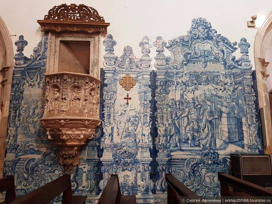 Средневековый монастырь Святого Креста в Коимбре в центральной Португалии