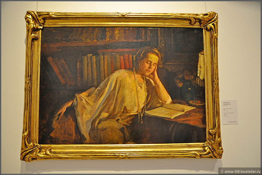 Портрет читающей королевы Марии 1922 года. Работа румынского художника Иполита Страмбу, известного своими портретами женщин (1871-1934).
