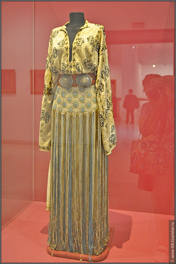 Национальный костюм королевы Марии  (1901-1925).