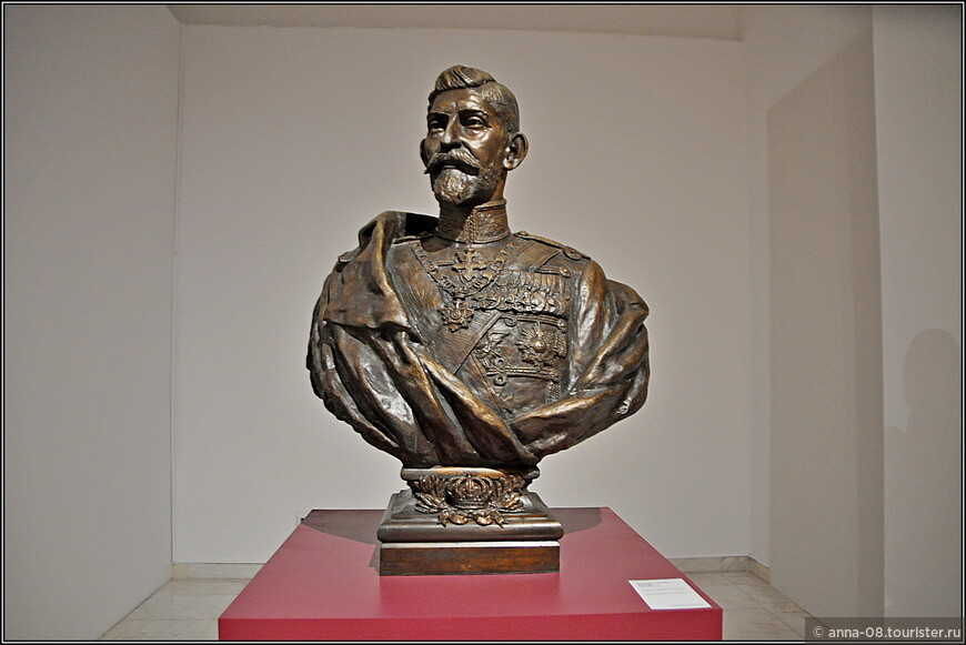 Бюст Фердинанда I  работы Георге Леонида.