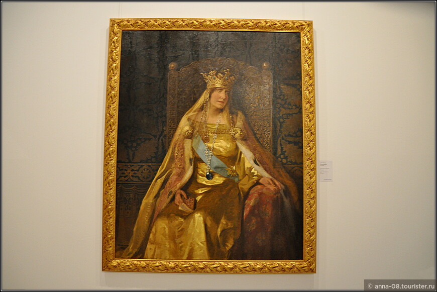 Портрет королевы Марии в коронационном костюме (1922 г.). Работа румынского художника Константина А. Паскали (1860-1924).