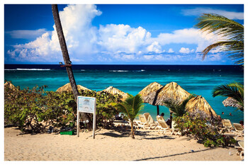 Доминикана будет выдавать туристам бесплатные страховки от COVID-19 до мая 