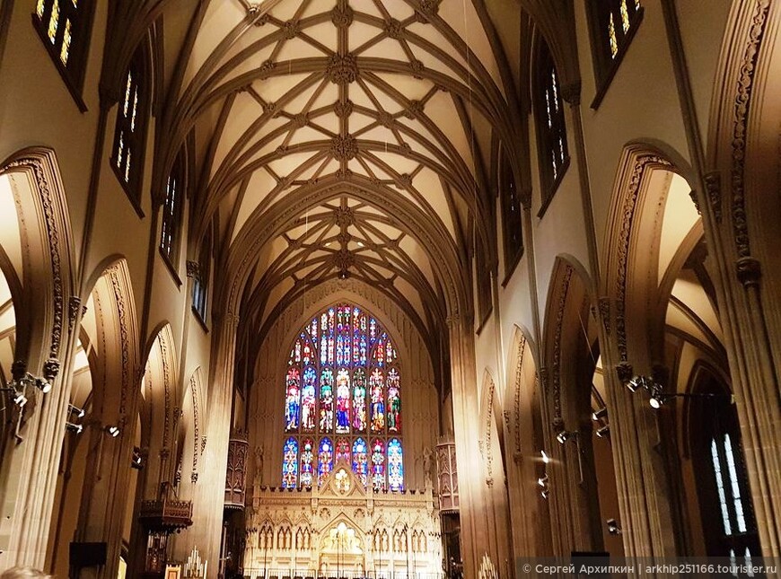 Готическая церковь Святой Троицы - самый известный храм Нью-Йорка