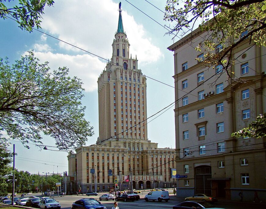 Здание гостиницы «Ленинградская» в Москве