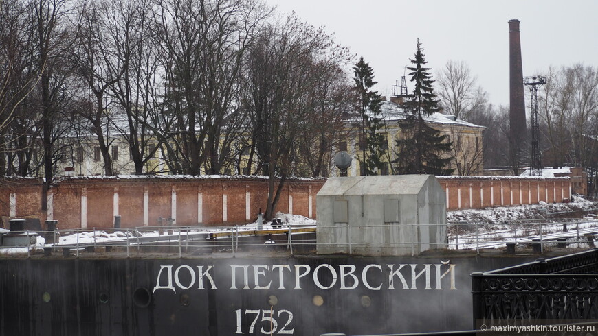 Главные ворота Петровского дока