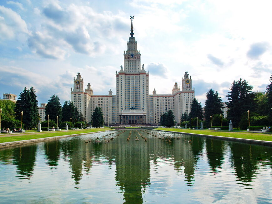 Главное здание МГУ в Москве