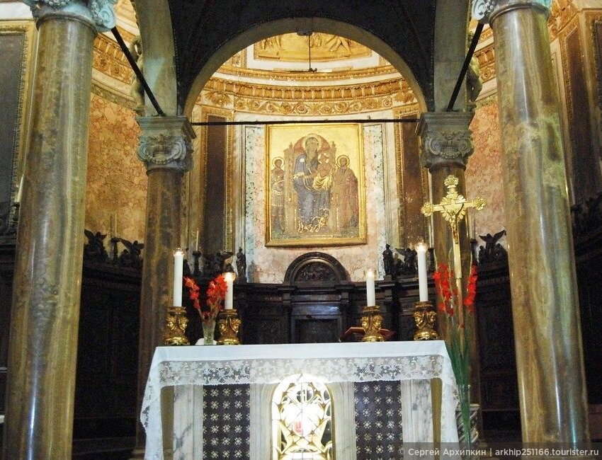 Средневековая базилика Сан-Кризогоно на Трастевере в Риме