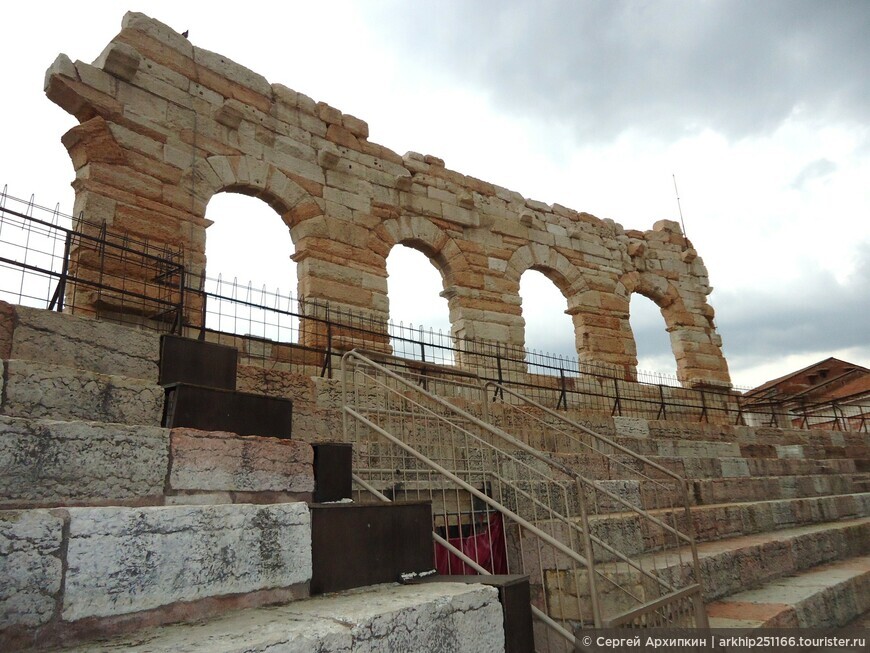 Древнеримский амфитеатр в Вероне, почти как Колизей