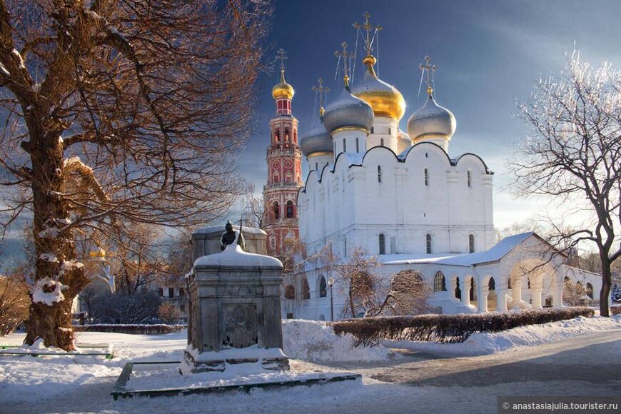 Кофе с видом на средневековье: Новодевичий монастырь в Москве 