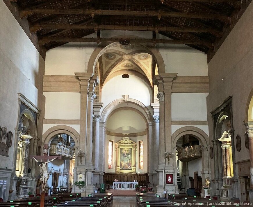Средневековая церковь Сан-Томазо в Вероне