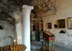 В древнейших сохранившийся пещерных христианских храмах мира. Инкерман