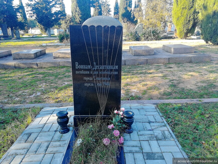 Кладбище героев в окрестностях Севастополя...
