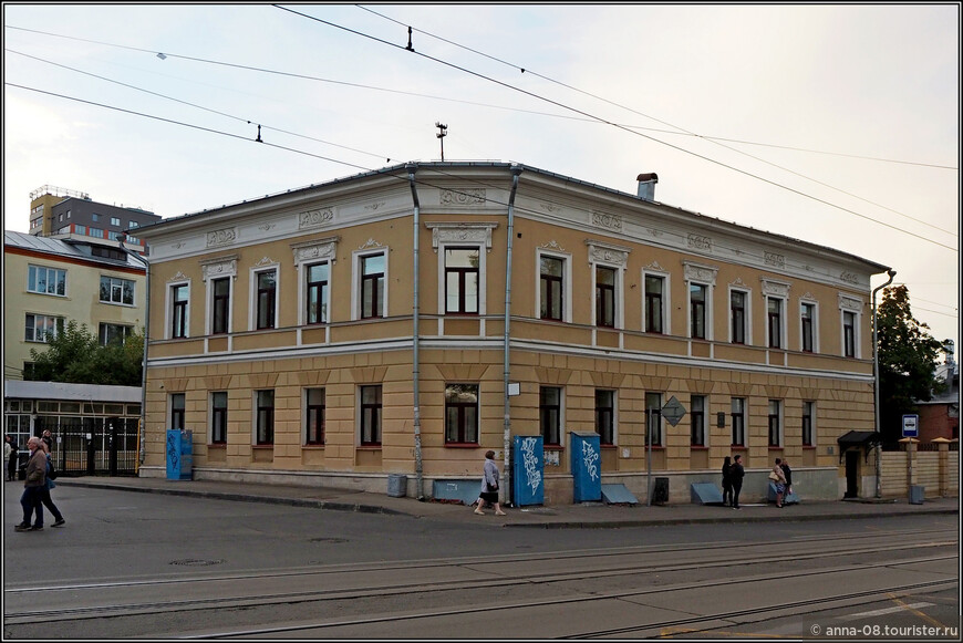Дом А.М. Полтанова, купца третьей гильдии. Построен в 1843—1846 годах по проекту первого нижегородского городового архитектора Г. И. Кизеветтера.
Это один из лучших образцов архитектуры русского классицизма в Нижнем Новгороде.