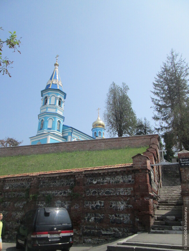 Самая старая церковь Владикавказа, со смотровой площадкой и пантеоном