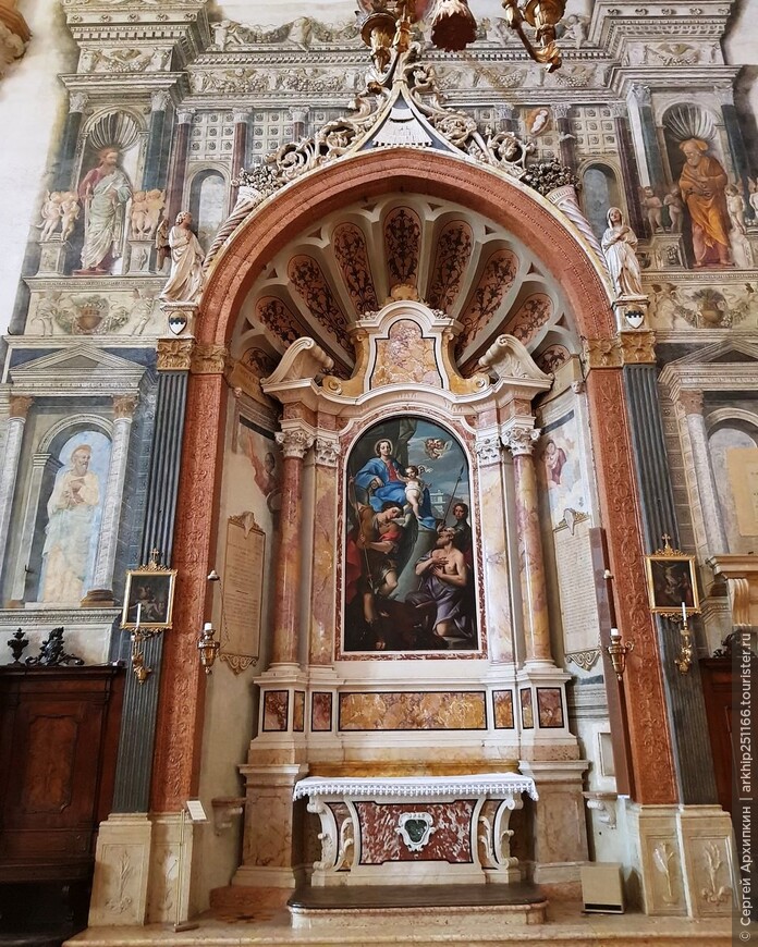 Кафедральный собор Вероны - шедевр романской архитектуры 12 века.