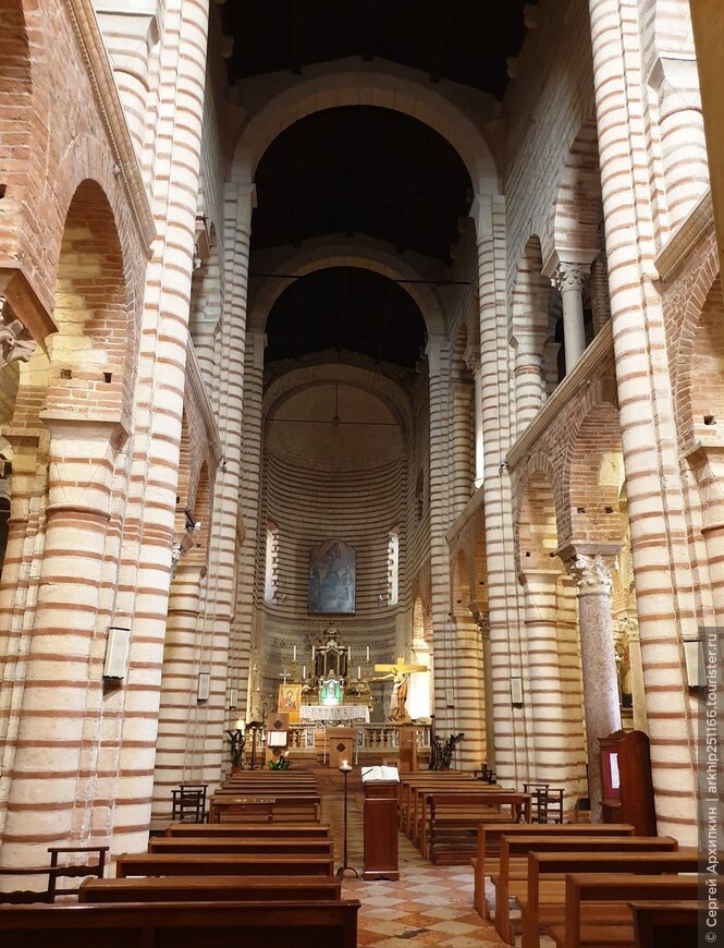 Средневековая церковь Сан-Лоренцо в Вероне