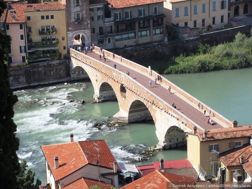 Древнеримский мост Понте Пьетра в Вероне