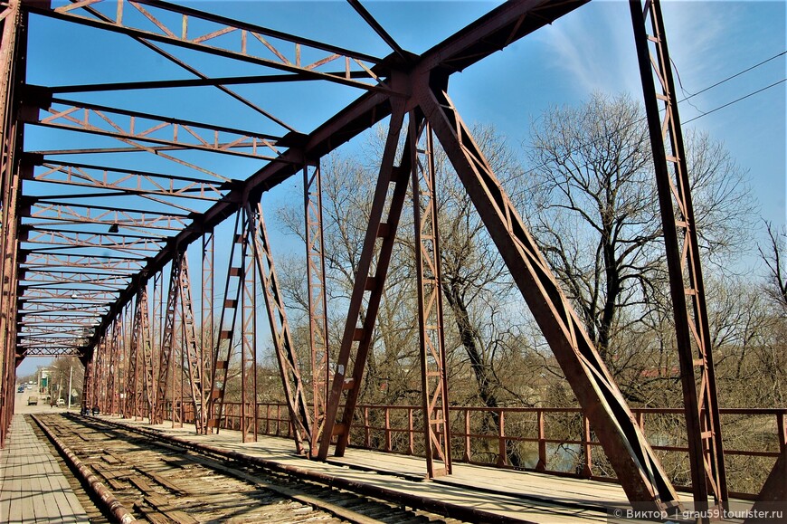 Мост из поговорки: «СтОит как чугунный мост»