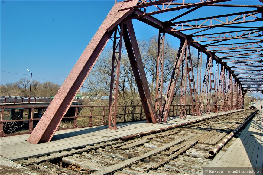 Мост из поговорки: «СтОит как чугунный мост»