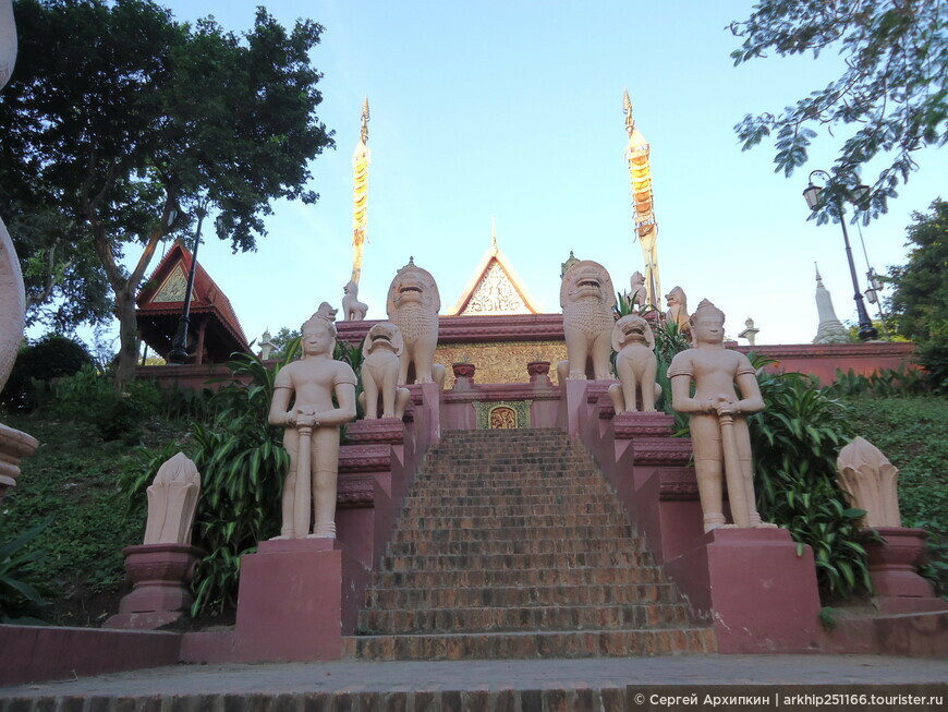 Храм Ват Пном — 14 века в столице Камбоджи — Пномпени