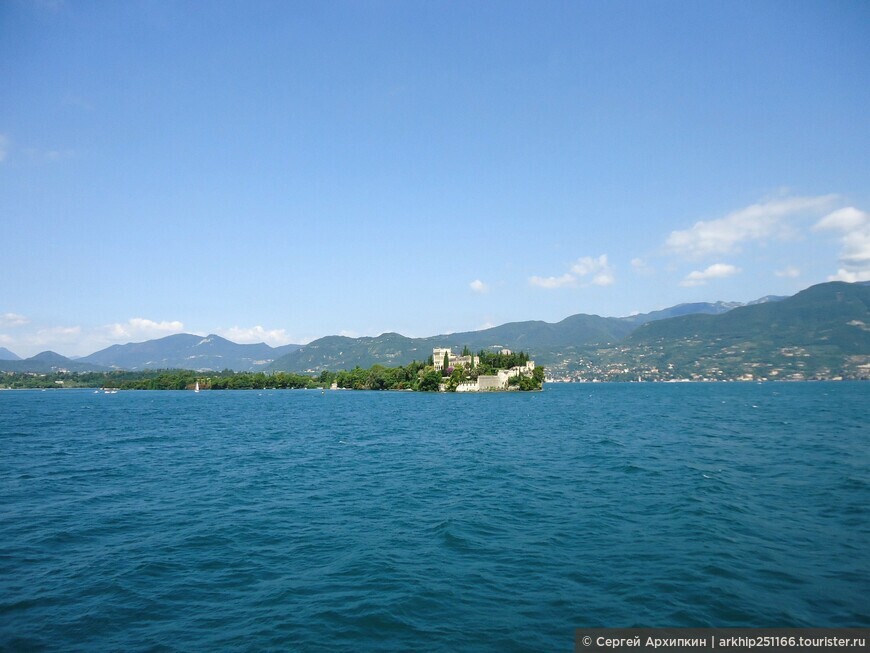 Самой большое озеро Италии — Гарда, у подножия Альп