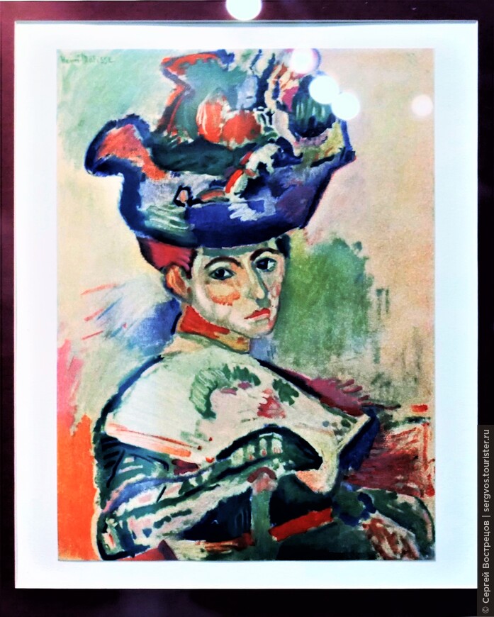 «Женщина в шляпе» (мадам Матисс), 1905. 
Литография 1954 г., Париж, Франция.
Подлинник: 31×24 см. Масло, холст. Музей современного искусства, Сан Франциско.
