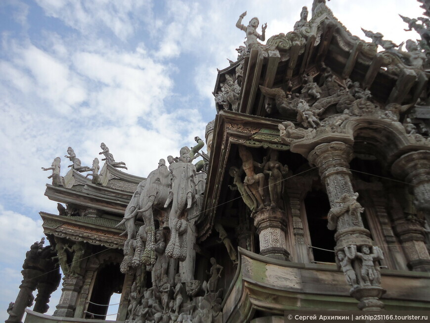 Храм истины — тайский шедевр деревянного зодчества в Паттайи