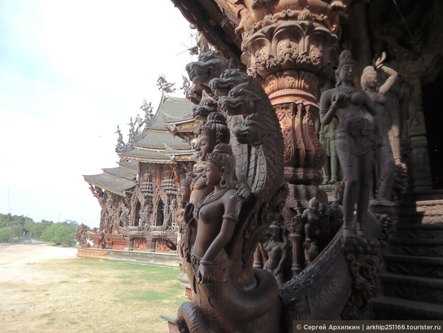 Храм истины — тайский шедевр деревянного зодчества в Паттайи