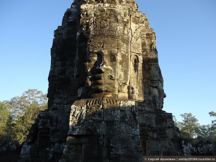 По великим храм Ангкора — незабываемый храм Байон