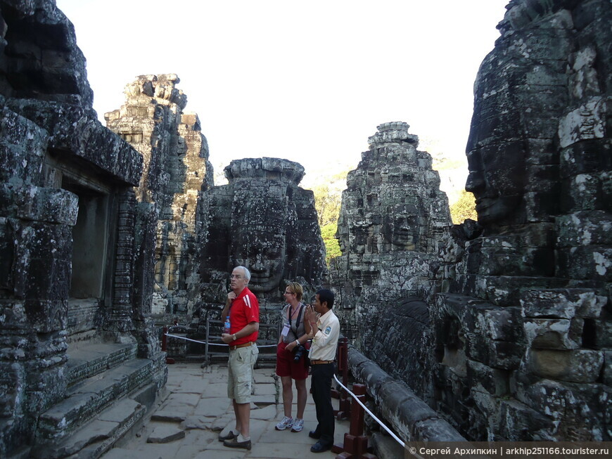 По великим храм Ангкора — незабываемый храм Байон