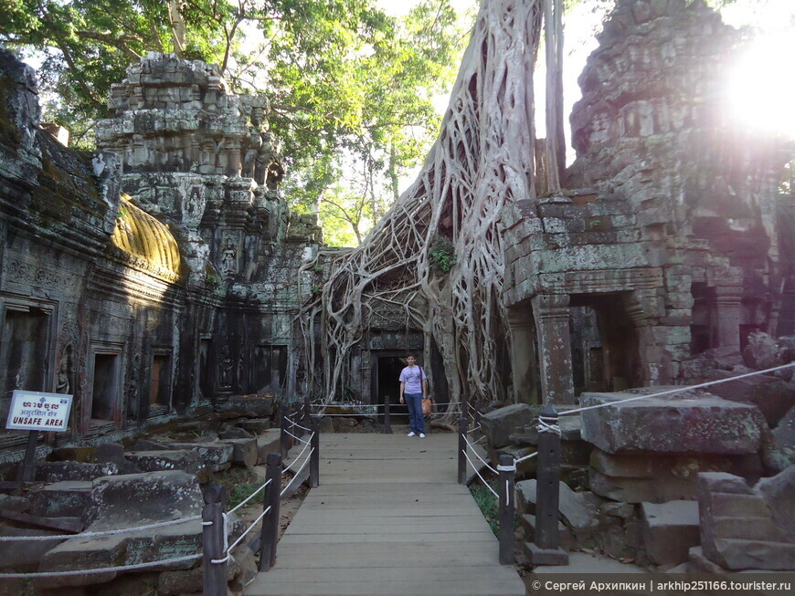 Терраса Слонов в Ангкоре (12 века) — там где стояли кхмерские короли