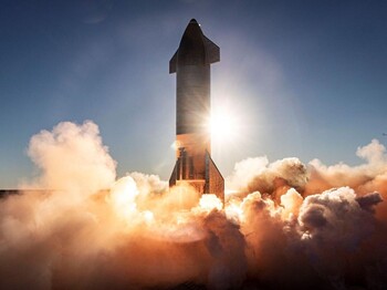 SpaceX до конца года намерен отправить на орбиту космических туристов