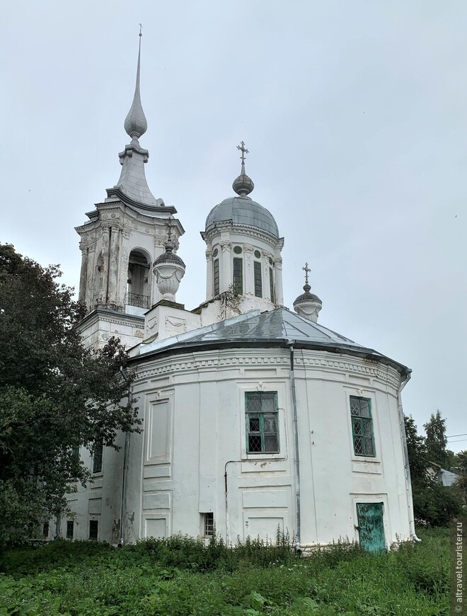 Фото 19. Церковь прп. Варлаама Хутынского, купола-вазы