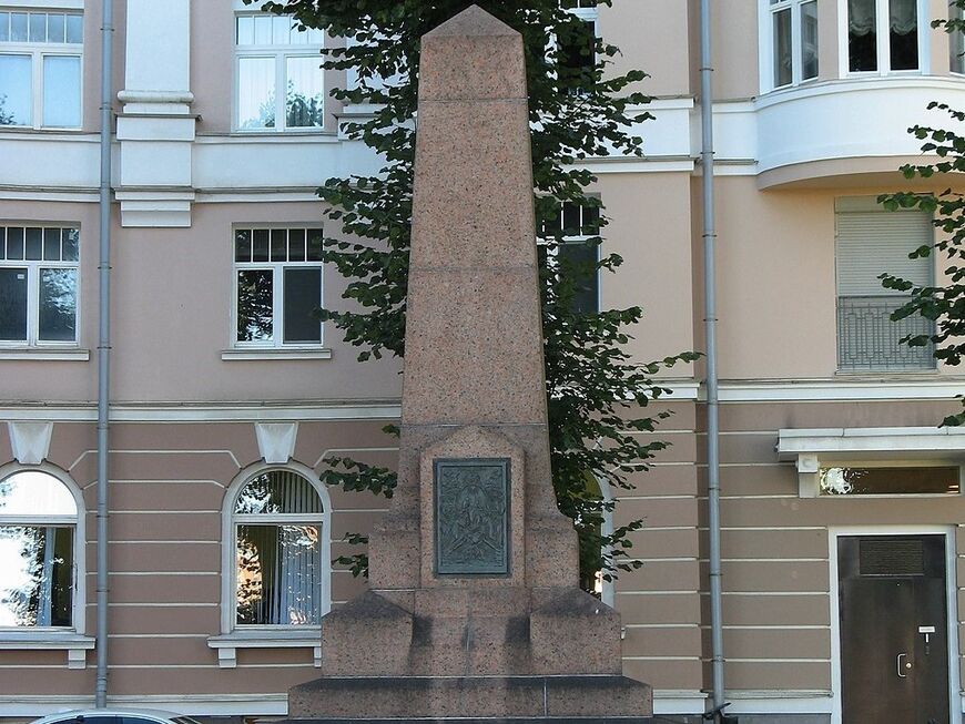 Обелиск в честь погибших при покушении на Столыпина