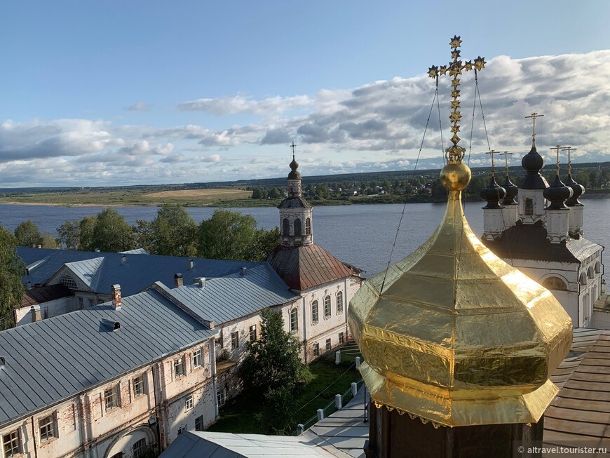 Фото 8. Вид на Сухону с колокольни