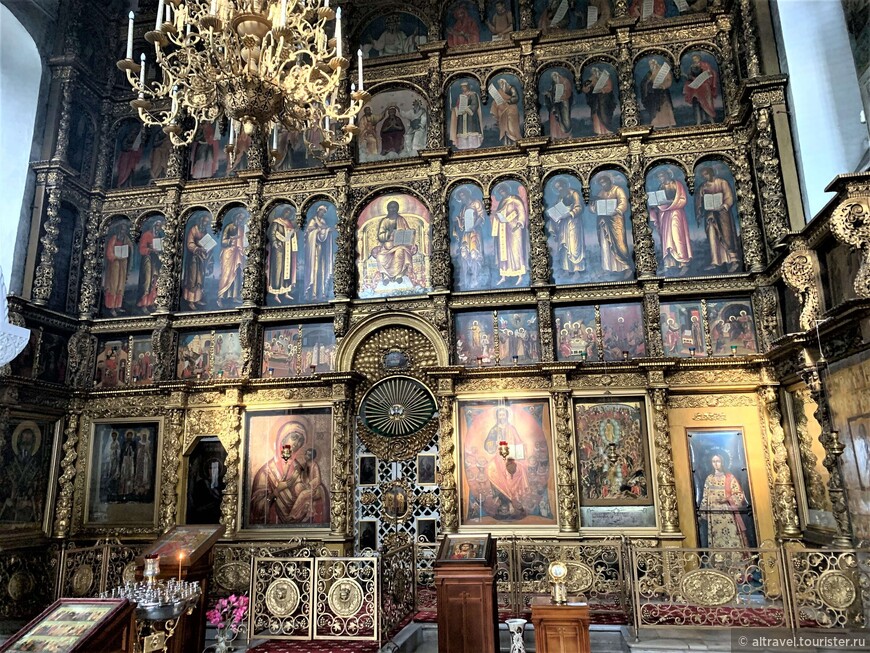 Фото 11. Иконостас собора Прокопия Праведного, 17-й век