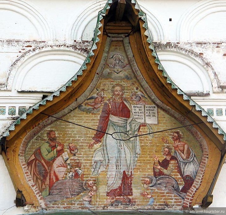Фото 36. Киот с изображением Спаса-Вседержителя на церкви Дмитрия Солунского
