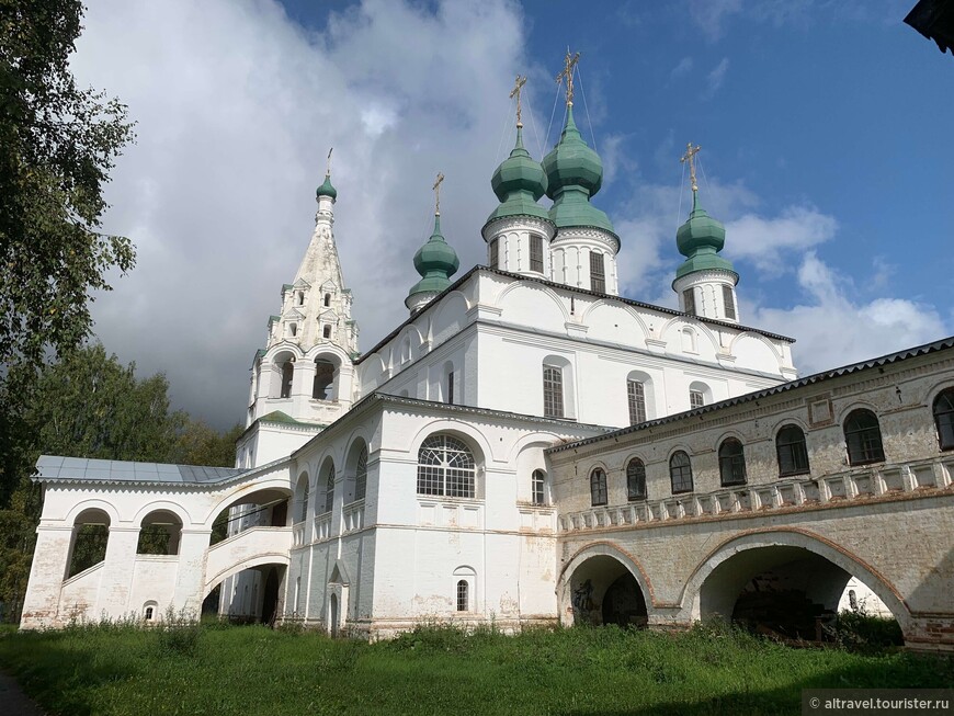 Фото 9. Собор Михаила Архангела (1653-1656 гг.)