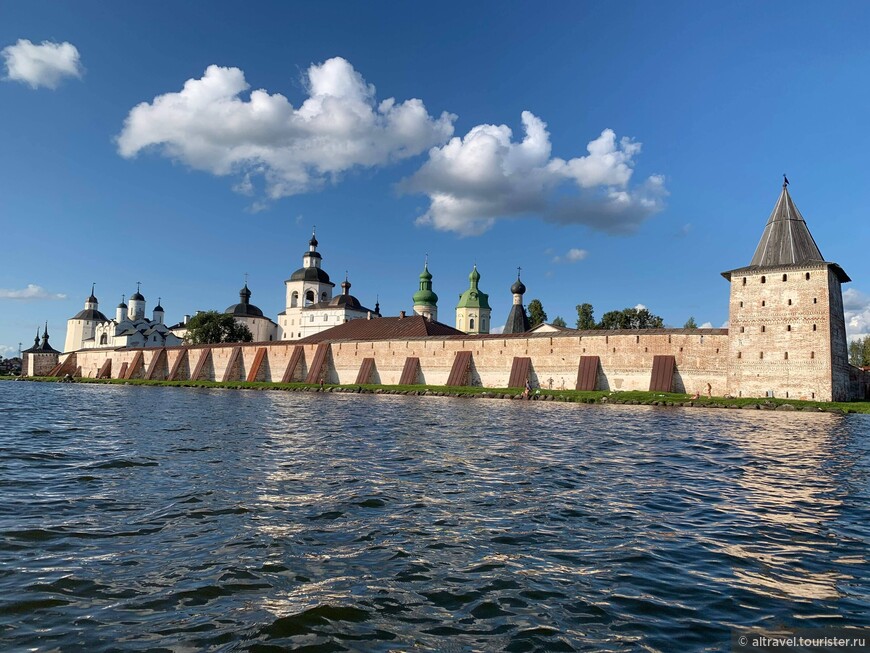 Фото 8. Кирилло-Белозерский монастырь, ткаже недалеко от Вологды. Место заключения Никона с 1676 по 1681 г.
