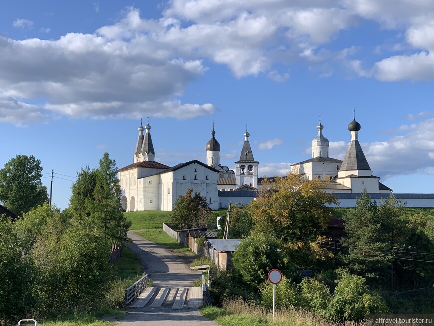 Фото 3. Ферапонтов монастырь – вид со стороны речки Паски