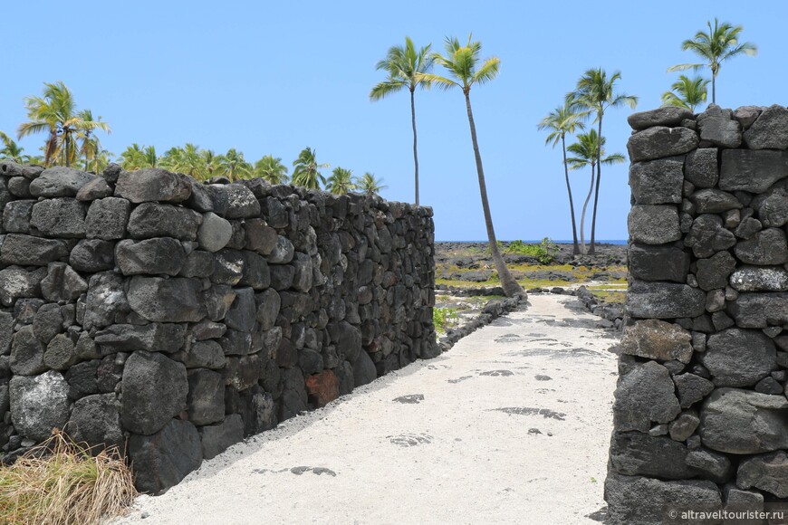 Фото 61. Каменная стена, защищавшая резиденции правителей Коны