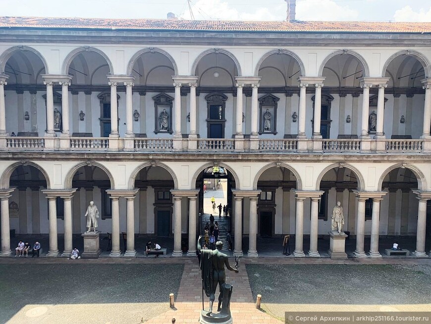 Пинакотека Брера в Милане одна из лучших художественных галерей Италии