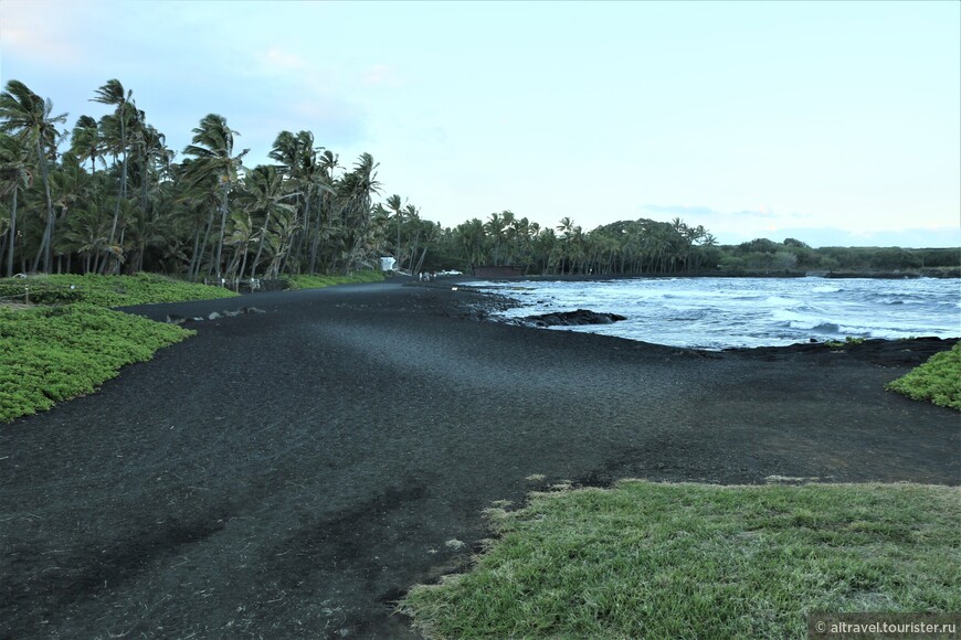 Фото 78. Пляж с черным песком Punalu’u Black Sand Beach