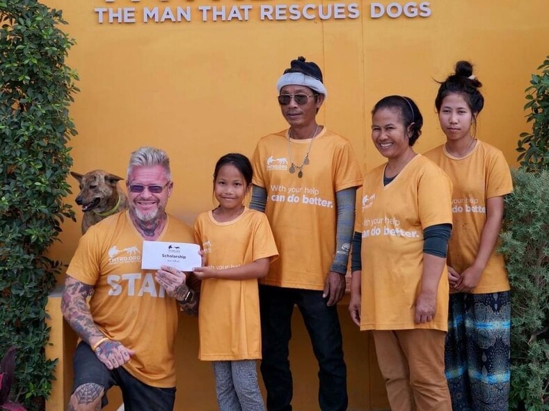 «Человек, который спасает собак»: шведский повар открыл крупнейший в Таиланде приют для уличных животных